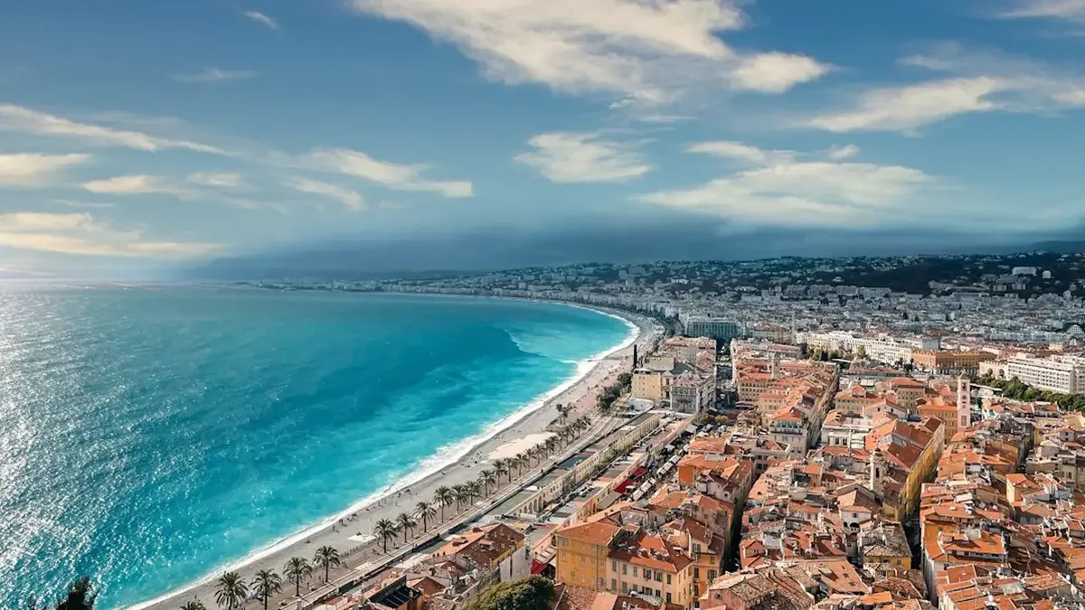 La baie des Anges et la promenade des Anglais à Nice